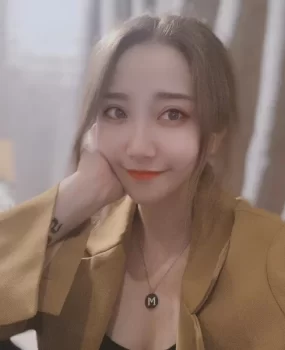 纯情少女，刚入行