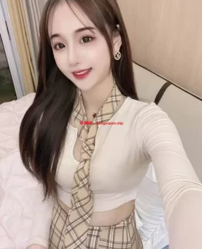 温柔美女做兼职，漫游、口活、口爆、无套、内射、69