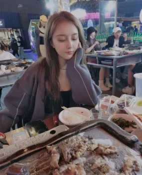 水多的超嫩在校小美女