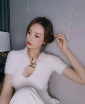 朋友介绍的一个小仙女，刚下水没多久