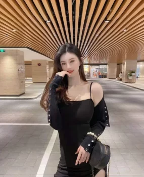 广州学生兼职,粉嫩鲍逼紧水又多,胸大屁股翘