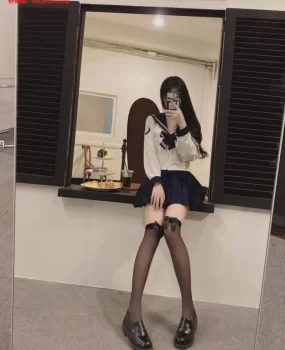 广州天然巨乳学妹,水嫩多汁