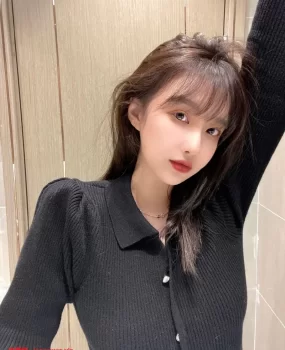 天津南开妹妹丝袜制服诱惑 波大屁股翘让人欲罢不能