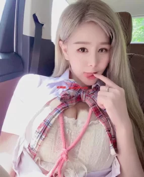 爱吃精子的小骚货喜欢的来打扰