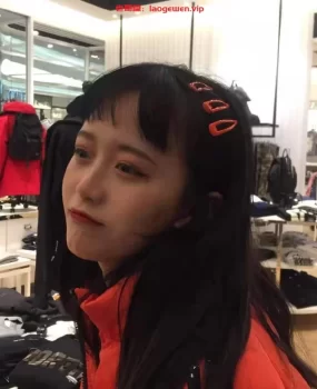 湖北宜昌性感学生妹兼职,艺体生,各种高难度姿势可随意调教