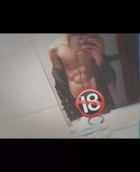 二十多岁，大学生，干净阳光。一周玩儿一次，很不错。